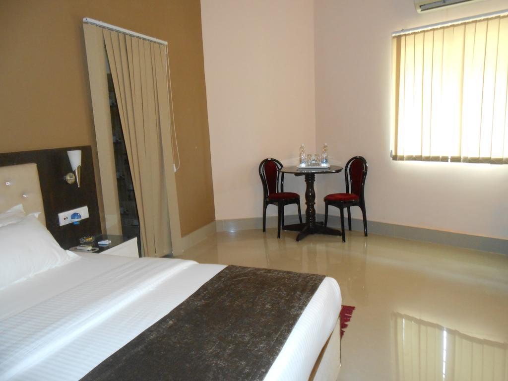 The Pearl Hotel Puri Exterior photo