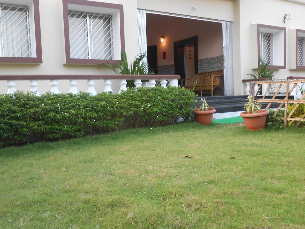 The Pearl Hotel Puri Exterior photo