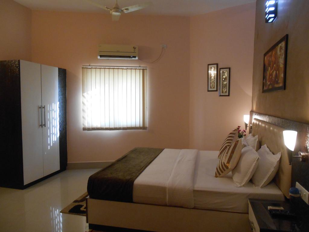 The Pearl Hotel Puri Exterior photo